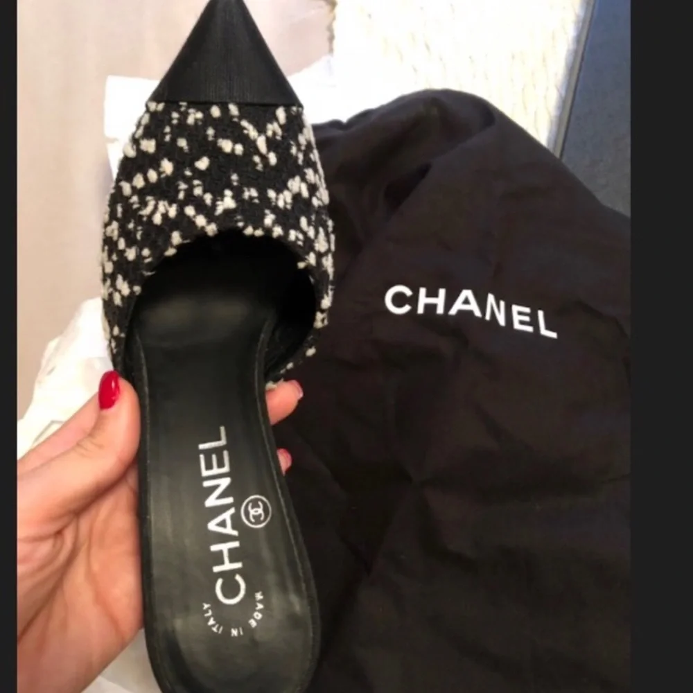 SOLD-Chanel tweed black and white mules 37 - Picture 5 of 12
